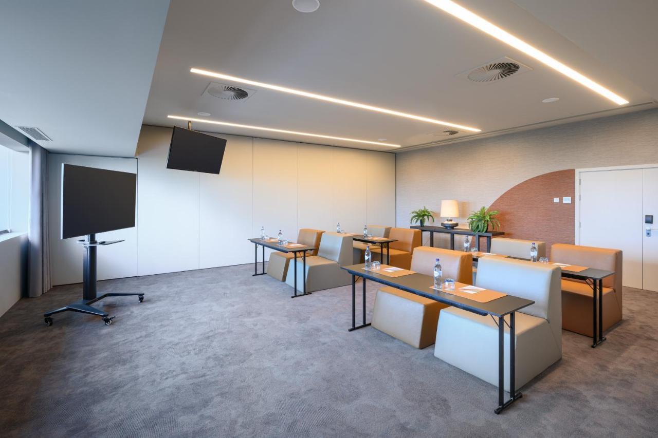 Melia Lisboa Aeroporto Hotel Екстериор снимка