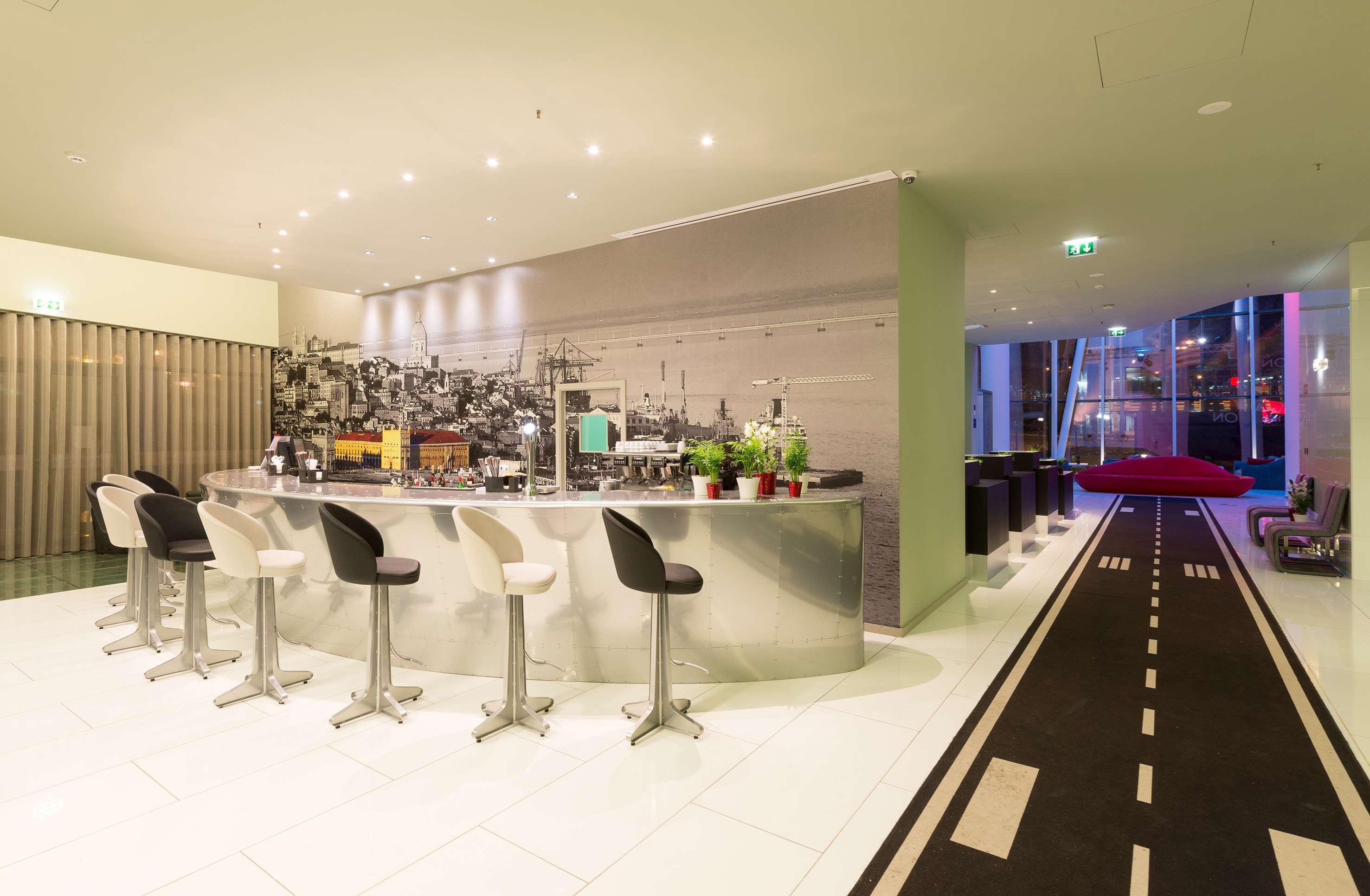 Melia Lisboa Aeroporto Hotel Екстериор снимка